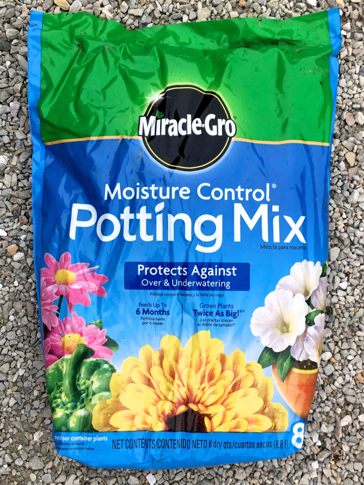 Miracle-Gro Moisture Control Potting Mix 8 qts.